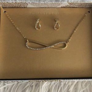 Earrings and necklace set